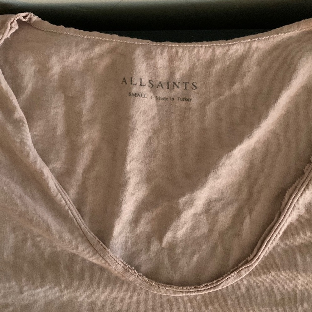 Mens scoop neck t shirt. Size S. In excellent condition.